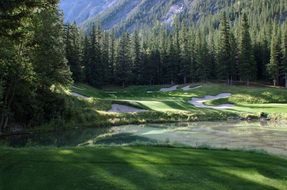 Full Circle Golf Studio in Berlin Connecticut has Virtual Golf at Banff Springs